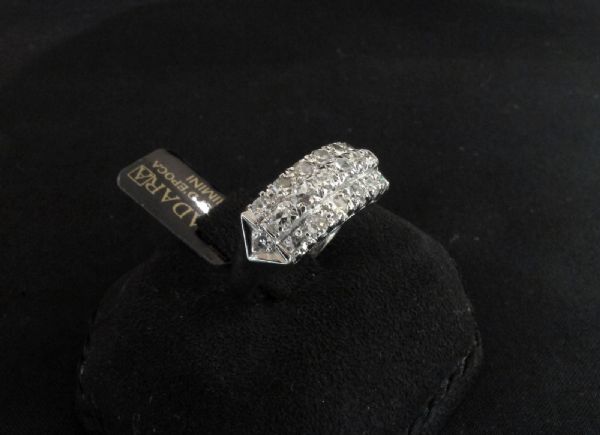 Anillo con diamantes 1 qt.
    