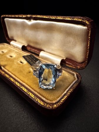 Anello  con  Acquamarina  e  Diamanti  