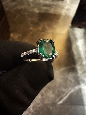 Anello  con Smeraldo  e  Diamanti 