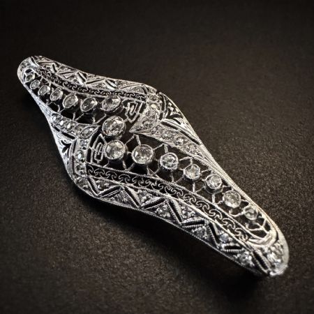 Early 1900s brooch with 1.5 ct diamonds.