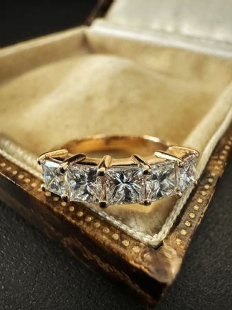 Alianza con Diamantes talla Princesa