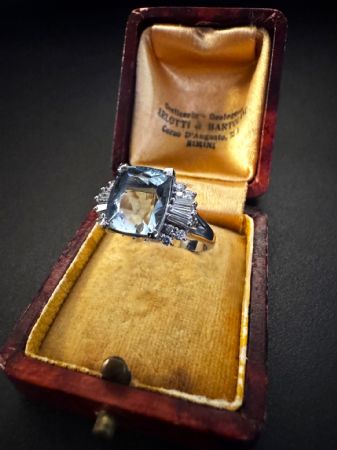 Anello  con  Acquamarina  e  Diamanti  