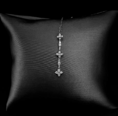Colgante en oro blanco de 18k de los años 50 con diamantes de 0.50 ct.