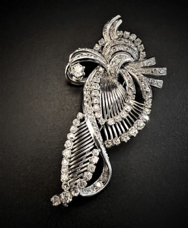 Broche en Platine Art Nouveau avec Diamants pour 4.5 ct