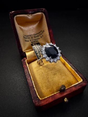 Anello  con  Zaffiro  e  Diamanti  