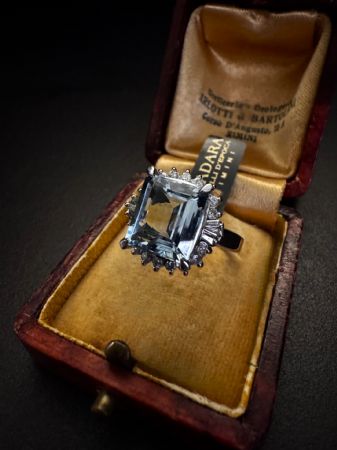 Anello  in  platino  con  Acquamarina  e  Diamanti  