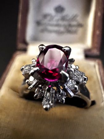 Anello  in  Platino  con  Rubino e  Diamanti  