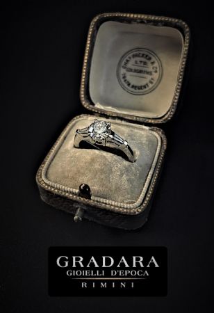 Solitaire ring in Platinum with Diamond Color "E" 1 ct. with GIA certificate
    