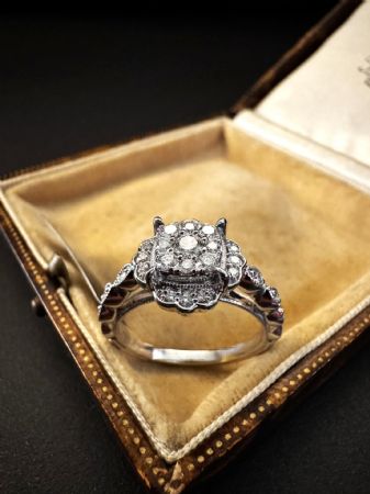 Ring mit Diamanten