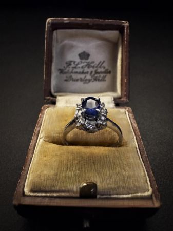 Anello  con  Zaffiro  e  Diamanti  