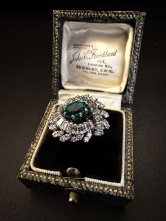 Ring with Diamonds and Emerald