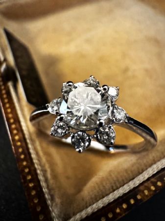 Flower ring with 0.75 ct Diamonds.