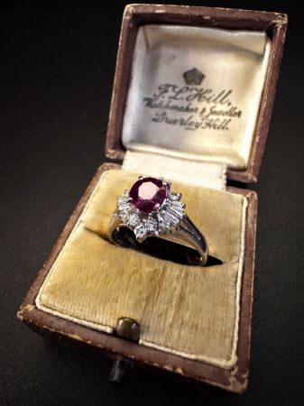 Anello in Platino  con  Rubino  e  Diamanti  