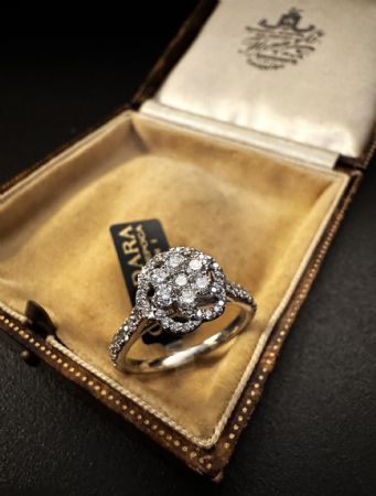 Anillo de flor con Diamantes 1.75 ct.