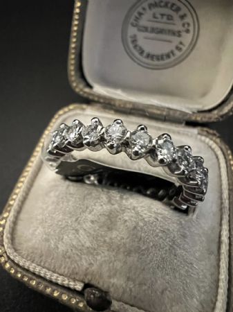 Full eternity ring with Diamonds for 1.8 ct.