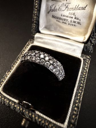 Ring with white and black diamonds 1 ct.