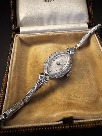 Orologio   HAMILTON   con  bracciale  estensibile e  Diamanti  