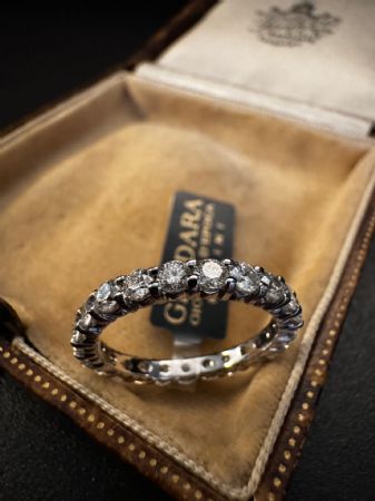 Eternity-Ring mit Diamanten für 1,7 ct.