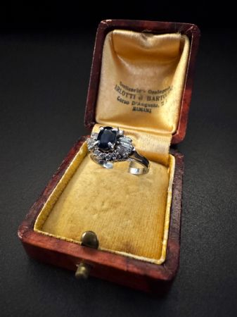 Anello  con  Zaffiro  e  Diamanti  