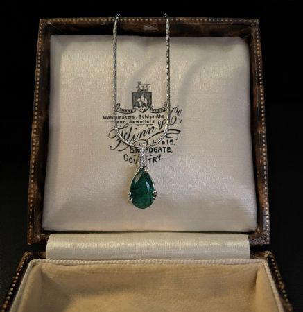 Teardrop pendant Emerald 1.30 ct.