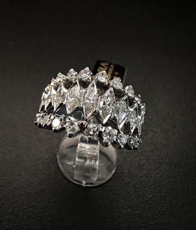 Bague bandeau avec diamants taille marquise 2 ct.