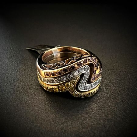 Anello  a  fascia  con  Diamanti  FANCY rosa, gialli e bianchi  1.5 ct.