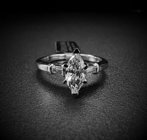 Ring with 0.73 ct Marquise cut Diamond.