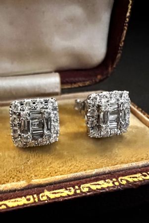 Square earrings with 1 ct diamonds.