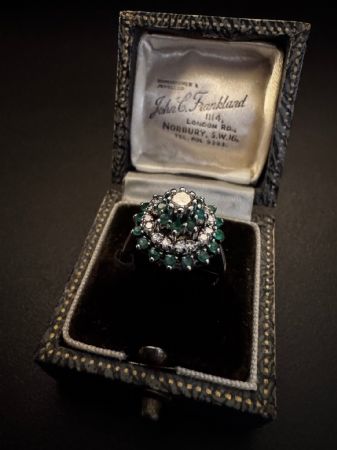 Bague avec Émeraudes et Diamants