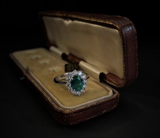 Bague avec Émeraude et Diamants