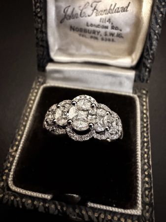 Ehe- oder Memoire-Ring mit Diamanten im Marquise-Schliff, 2 ct.