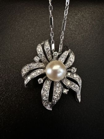 Pendentif avec Perle et Diamants.