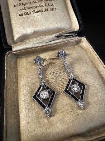 Boucles d'oreilles en Platine avec Diamants et Saphirs