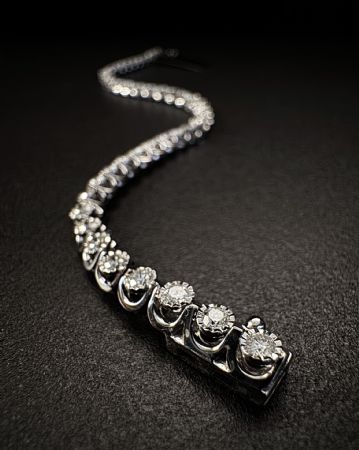 Tennis Bracelet with 2.2 ct Diamonds.