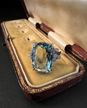 Anello  con  Acquamarina e Diamanti  