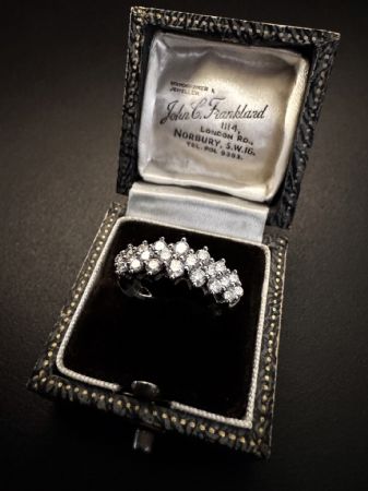 Ring - wedding band with 1.10 ct diamonds.