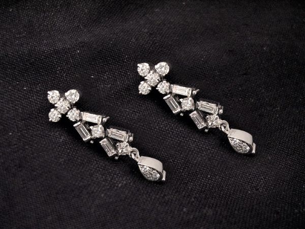 Earrings with 1 ct Diamonds