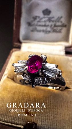 Anello in Platino  con  Rubino  e  Diamanti  