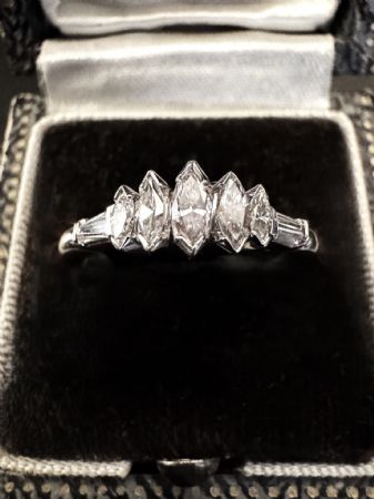 Anillo de Platino con Diamantes