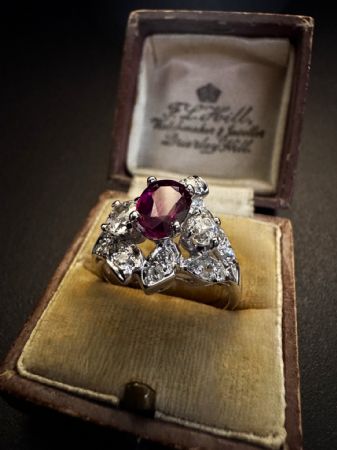 Anillo con Rubí y Diamantes