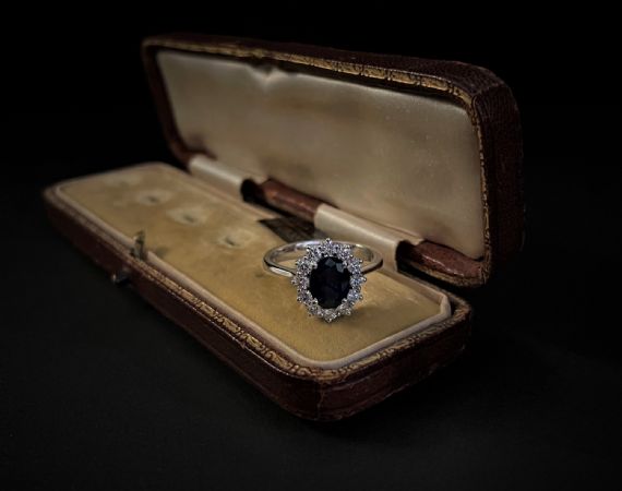 Anillo con Zafiro y Diamantes